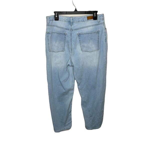 Crown & Ivy Whisker Straight Blue Light Wash Cotton Blend Denim Size 10R Women - Picture 2 of 6